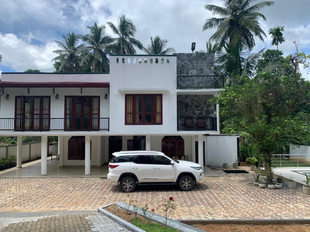 Healand Holiday Bungalow And Restaurant Deniyaya Esterno foto