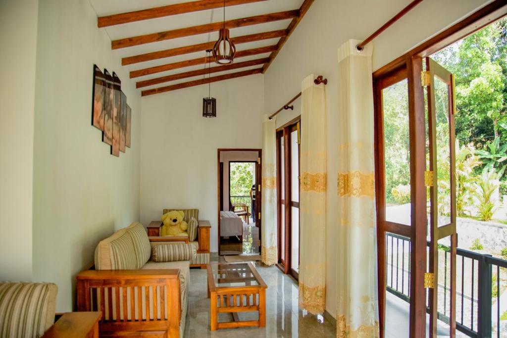 Healand Holiday Bungalow And Restaurant Deniyaya Esterno foto