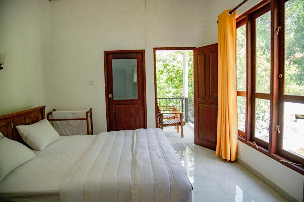 Healand Holiday Bungalow And Restaurant Deniyaya Esterno foto