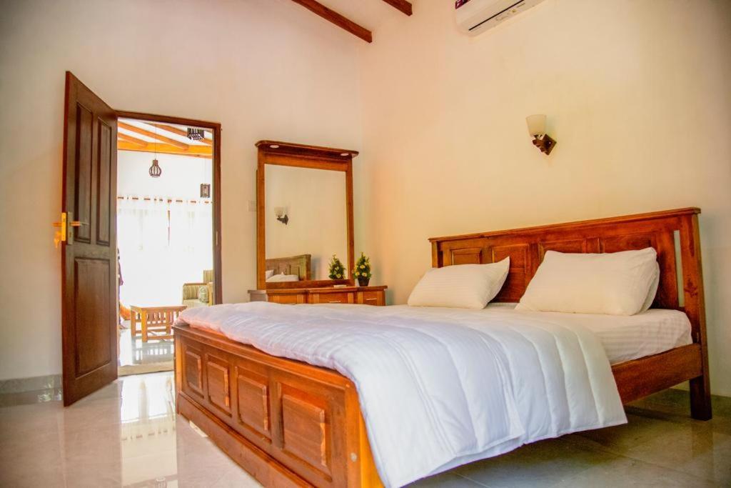 Healand Holiday Bungalow And Restaurant Deniyaya Esterno foto